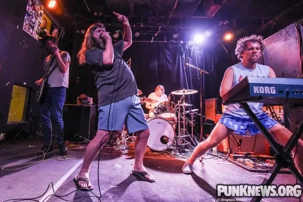 HORSE The Band в Lee's Palace в Торонто, ON 06/15