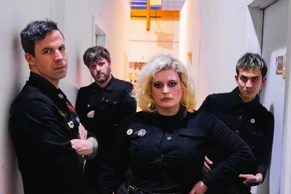 Tess and The Details: «Take Me Alive»